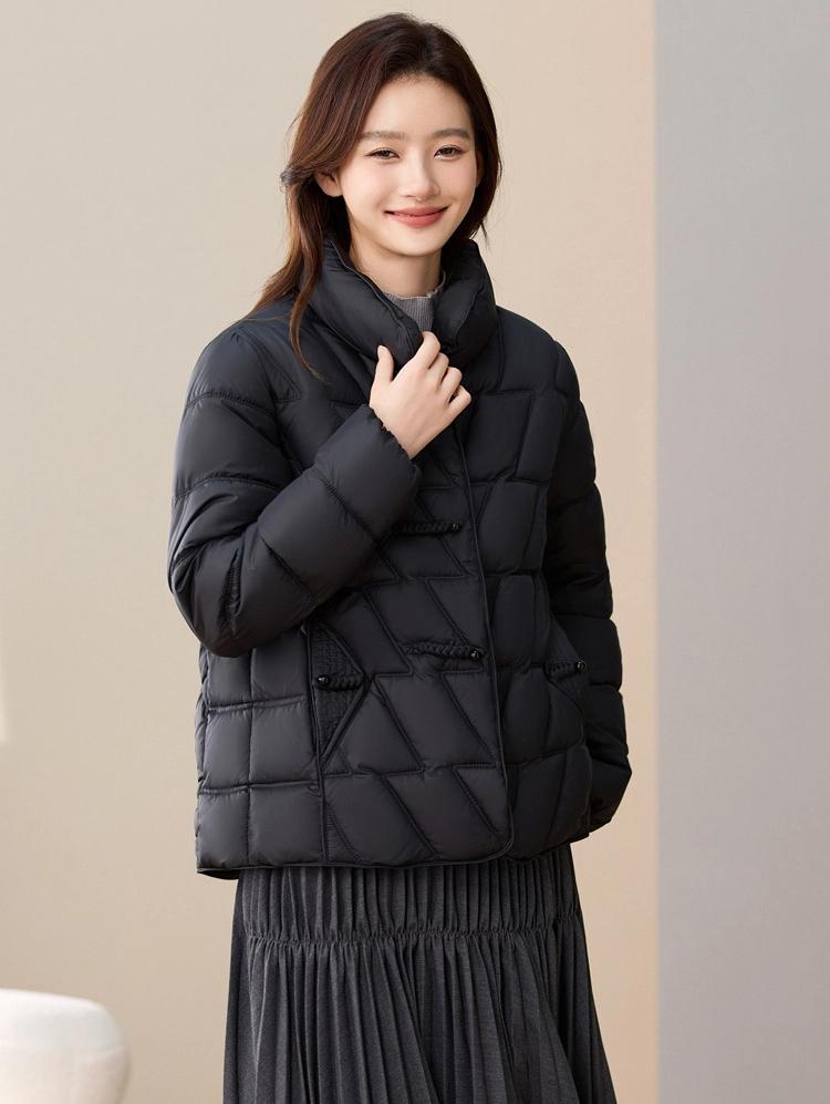 Tunn kort bomullsvadderad jacka med kinakrage