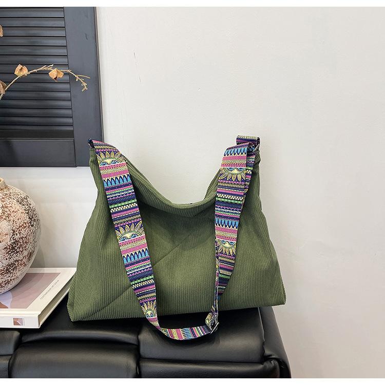 

Модная вельветовая сумка-поднос очень большого размера женская 2025 новая корейская версия повседневная большая вместительная сумка через плечо нишевая сумка-мессенджер зелёный