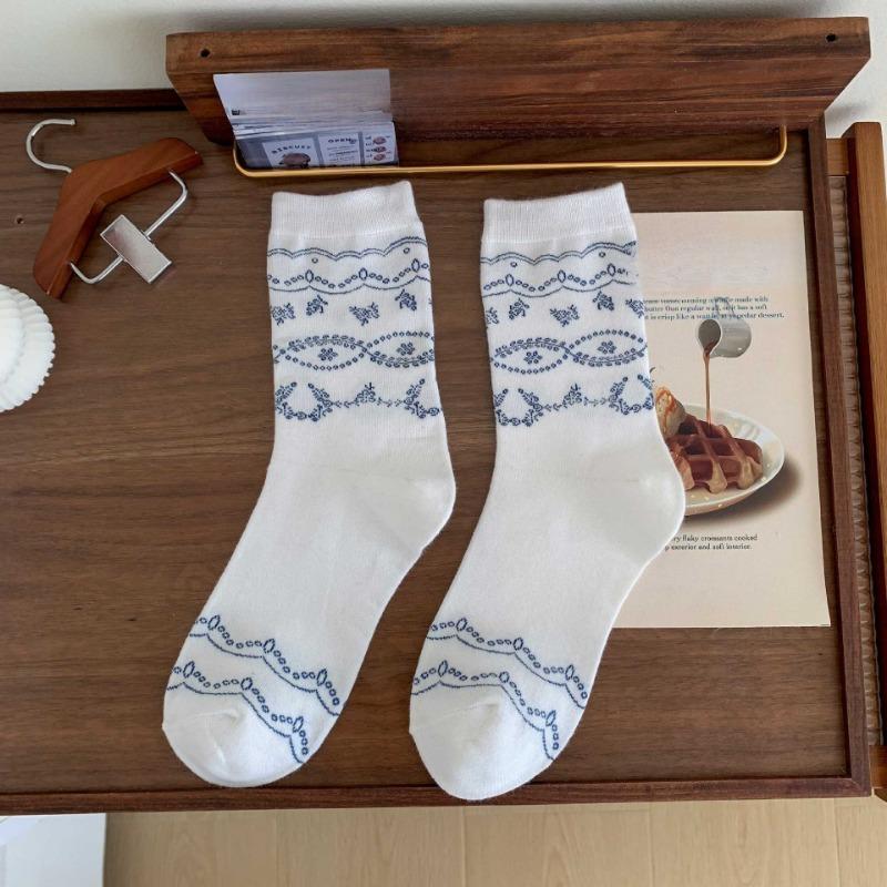 

Female Spring and Summer Retro Cotton Totem Floral Relief In The Tube Pile Socks 1 pair білий