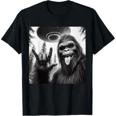 Shortsleeve Shirt  Funny Sasquatch Bigfoot Rock On Selfie With UFO Alien T-Shirt