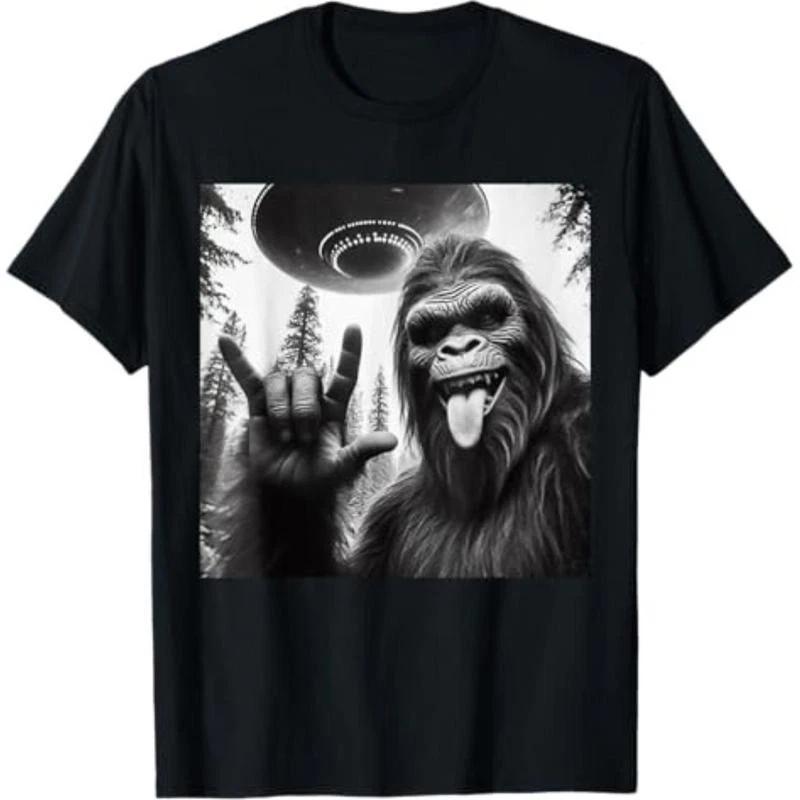 shortsleeve shirt Funny Sasquatch Bigfoot Rock On Selfie With UFO Alien T-Shirt XXXL