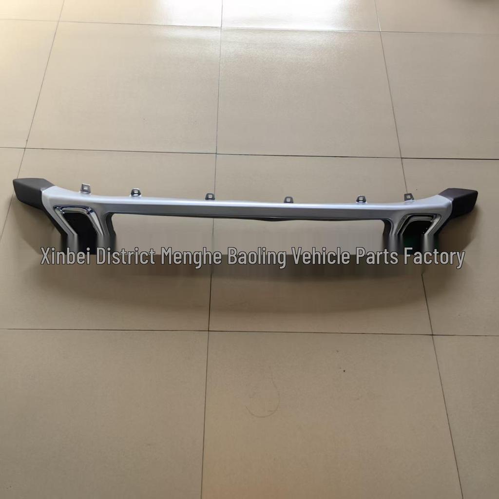2019 Mitsubishi Outlander Front Bumper Silver Lower Trim