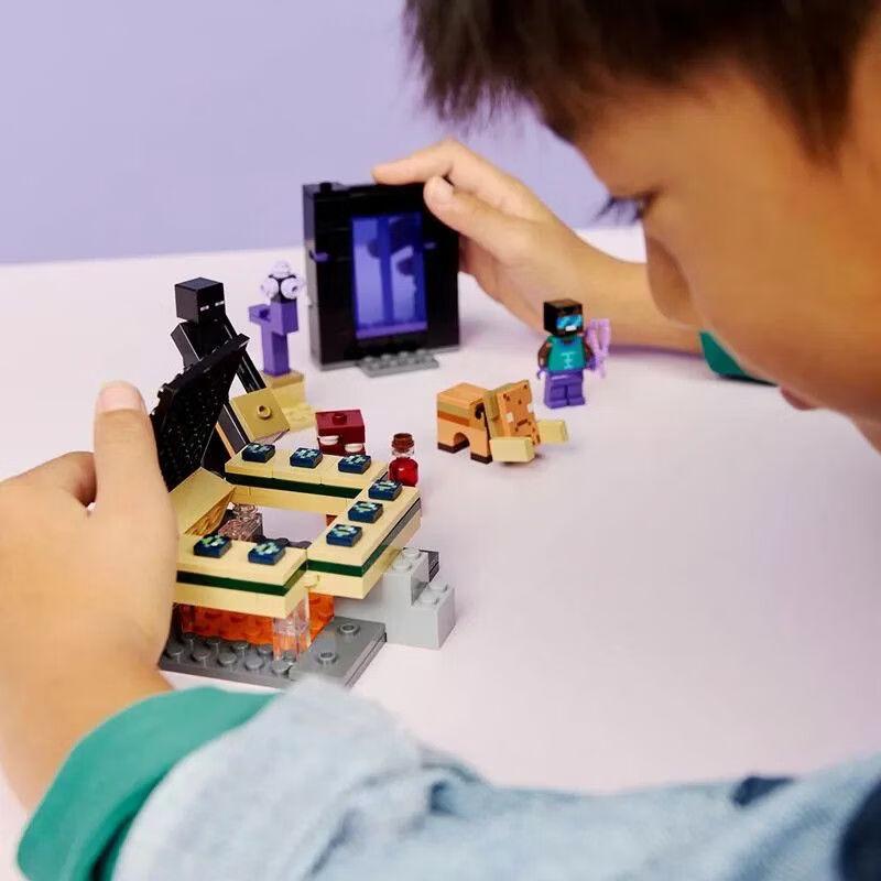 LEGO Setul de călătorie Minecraft Portalul Nether și End