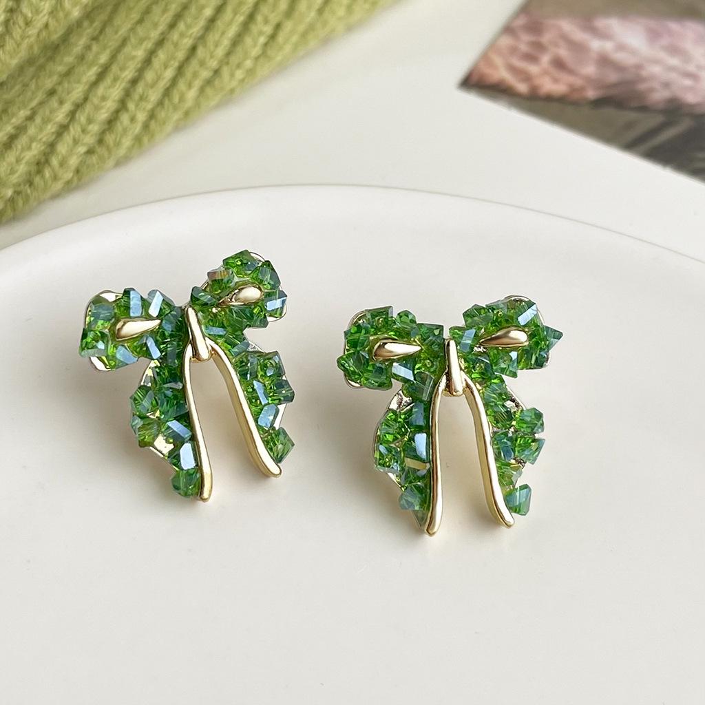 

Зелені сережки з квітами в стилі Морі: Стильний, Універсальний та Елегантний для Жінок