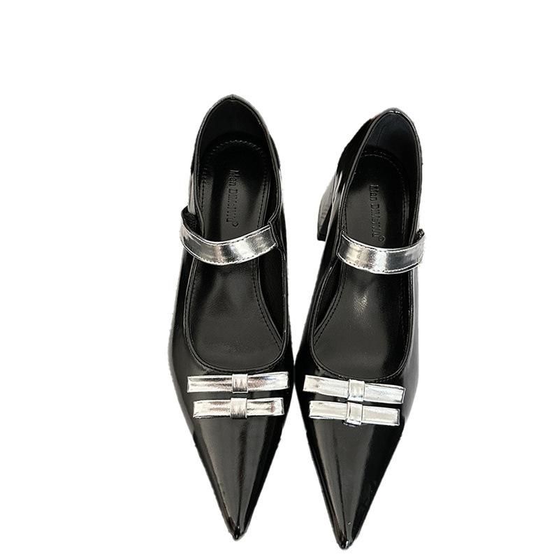 2025 autumn and winter beautiful girl department, thick heel metal buckle foot cuff pointed professional women's single shoes