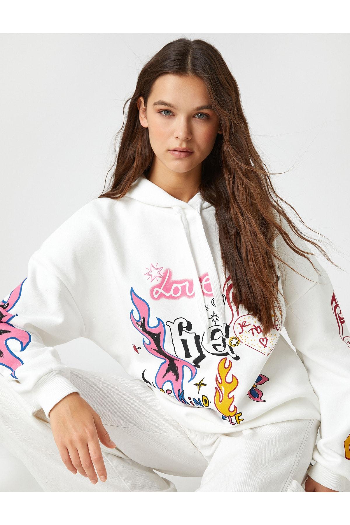 

Толстовка с капюшоном и длинным рукавом с принтом граффити..