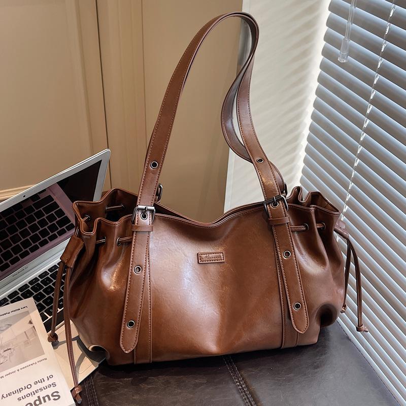 This year's popular bag women's large-capacity 2025 new autumn and winter retro versatile shoulder bag student class tote bag