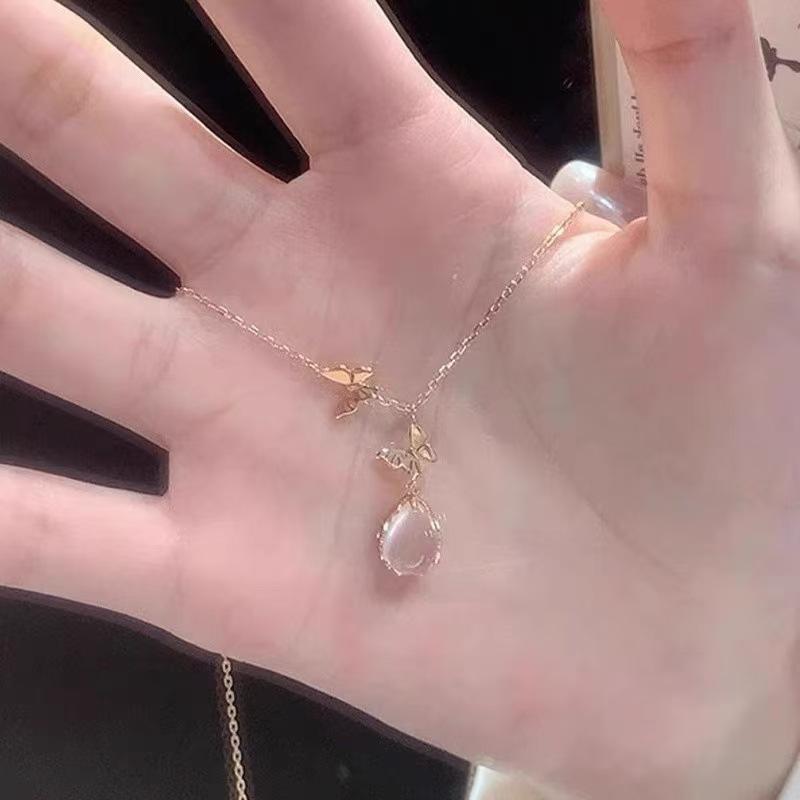Female Butterfly Pendant Light Luxury Niche Collarbone Necklace