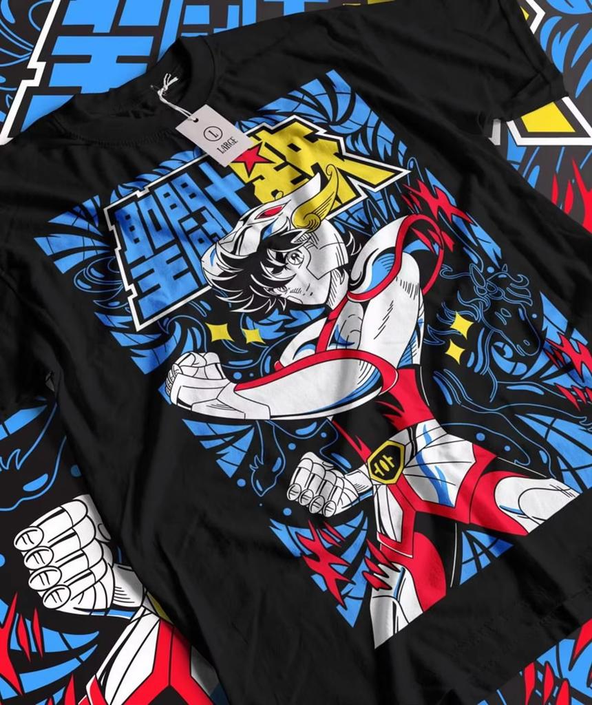 2026 Verano Saint Seiya Pegasus Seiya Estampado de Anime Con Logo Japonés Unisex Oversize Casual Streetwear Camiseta para Mujeres y Hombres