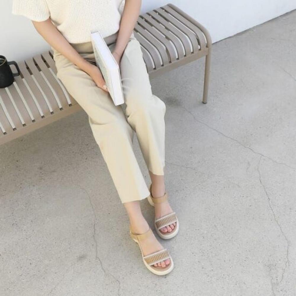 Jisyu Ladies Leather Chunky Heel Noru Kyuubik Strap Sandals