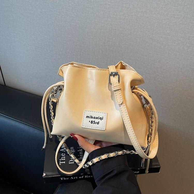 2025 New Spring Shoulder Bag Women's Shoulder Messenger Bag Niche Versatile Bucket Bag Premium Bag