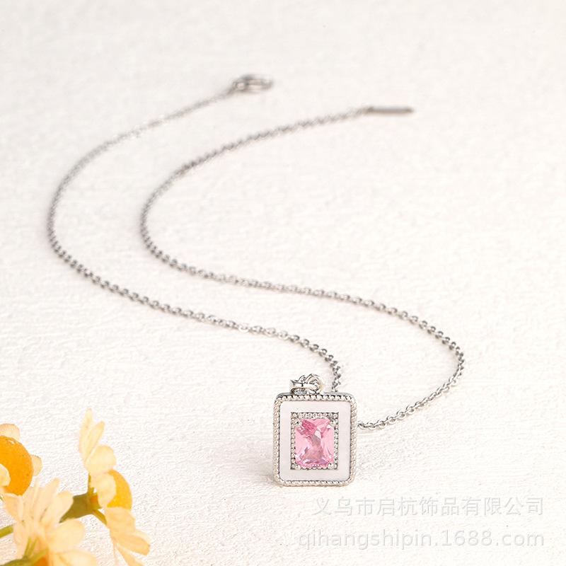 Titanium Steel Small Sugar Cube Necklace Women'S Light Luxury High-End Versatile Temperament Square Pendant Jewelry