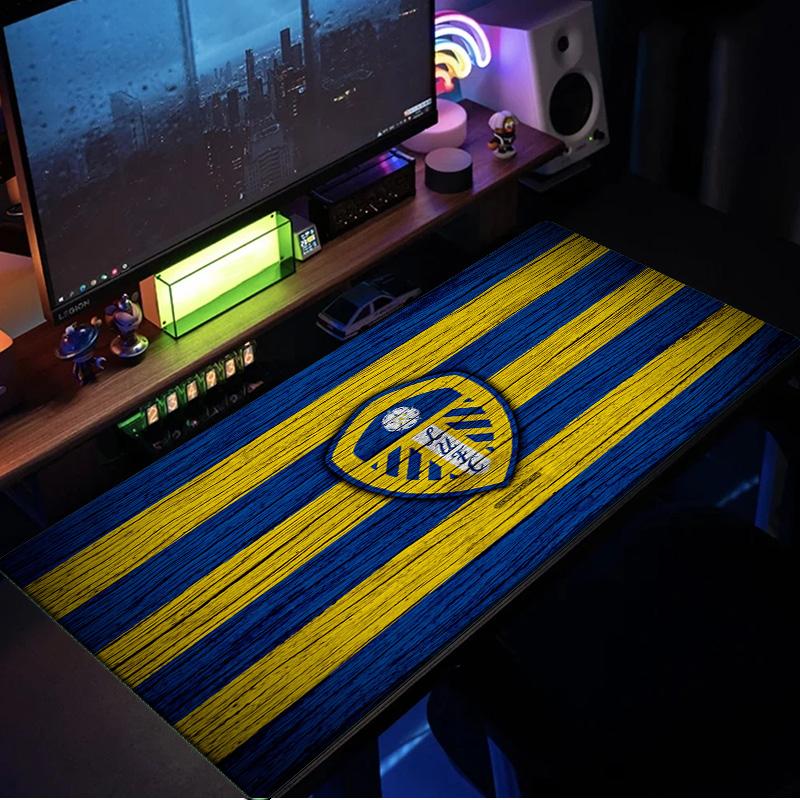 Tappetino per mouse con design dello stemma del Leeds United, base in gomma, tappetino da scrivania per esports, tappetino per mouse per giocatori e uso in ufficio, scrivania da gioco, tappetino facile da pulire