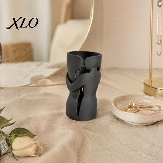 Creative Artistic Hollow Vase Couple Embracing Abstract Vase, Matte Black Decorative Sculpture, Modern Style Unique 3D Printed Craft Gift Flower