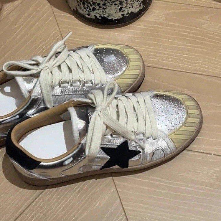 Zapatillas de plataforma de nicho de estrella de terciopelo casual de algodón retro sucias zapatillas de entrenamiento alemán blancas