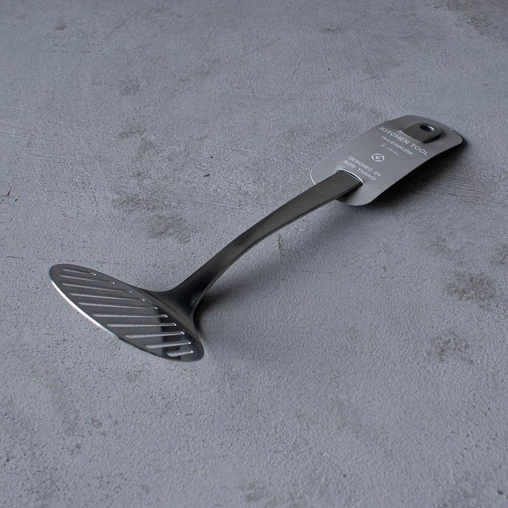 Sori Yanagi Einfache und Küchenwerkzeuge, entworfen mit einem Wender aus Edelstahl und spülmaschinenfester matter Oberfläche - einfach zu bedienender Spatel aus Tsubame-Sanjo, sicher,