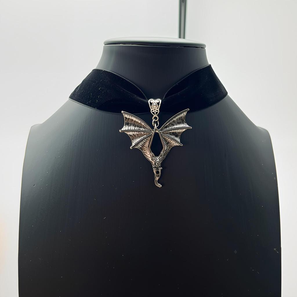 Velvet Gothic Bat Choker: Y2K Style Adjustable Necklace