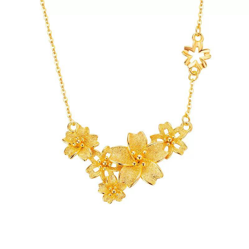 Gold-Plated Three-Flower Necklace - Elegant and Luxurious Clavicle Chain for Women, Perfect Bridal Accessory
