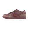 FN0619-600 Nike SB Dunk Low PRM Ciudad del Amor Borgoña Crush Rojo Equipo (de los hombres)