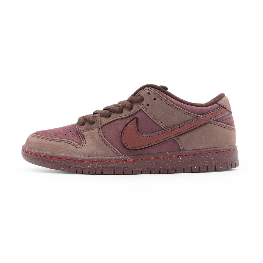 FN0619-600 Nike SB Dunk Low PRM Ciudad del Amor Borgoña Crush Rojo Equipo (de los hombres)