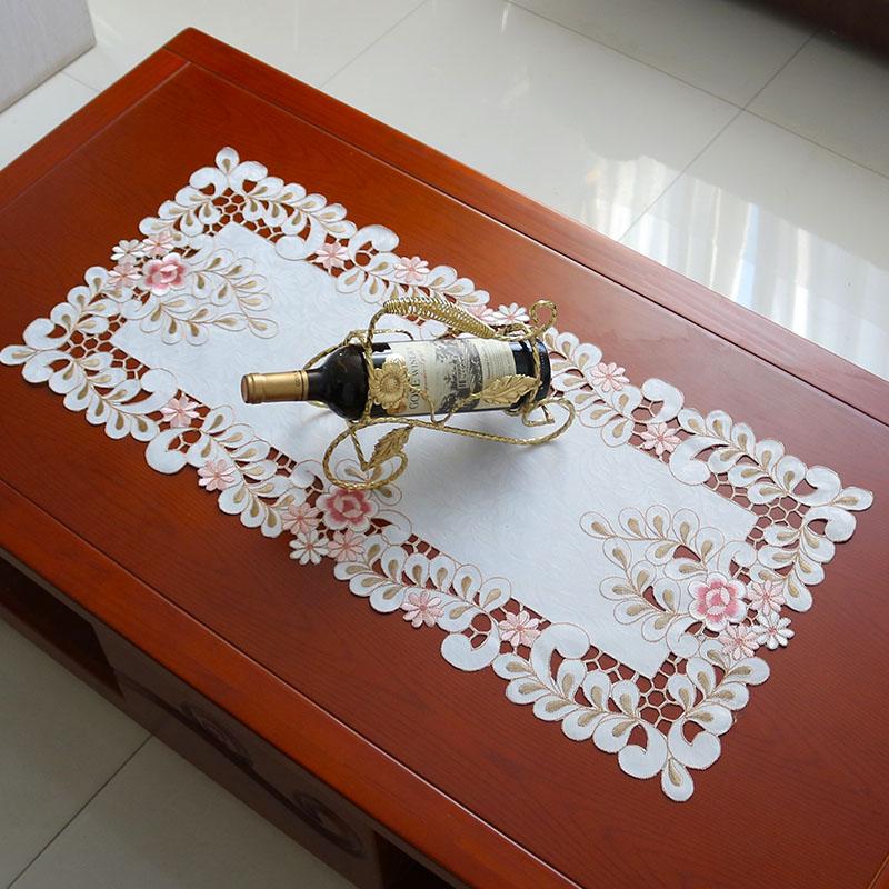 NEUE Hohl-Rosenblüten-Stickerei Tischläufer Stoffabdeckung Tischdecke Weihnachten Hochzeit Tischdekoration und Zubehör für Zuhause