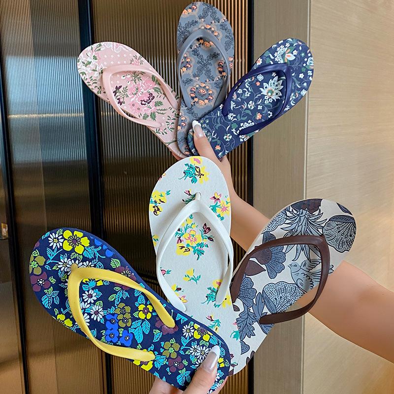 Flip-flops women's summer new couples non-slip beach beach pinch feet wear versatile shoes