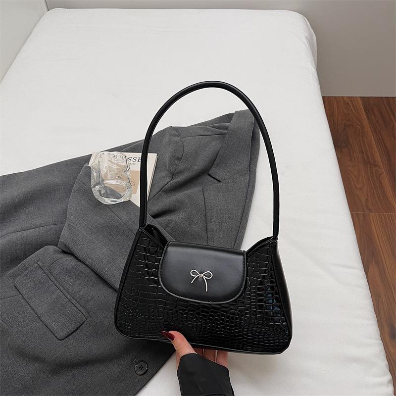 Французская милая сумка-багет на плечо 2025 новая большая вместительная корейская ретро с бантом персонализированная однотонная маленькая сумка