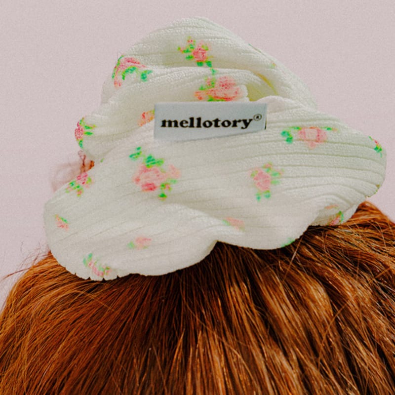 Mellotory Rose Soft Scrunchie (ivory)
