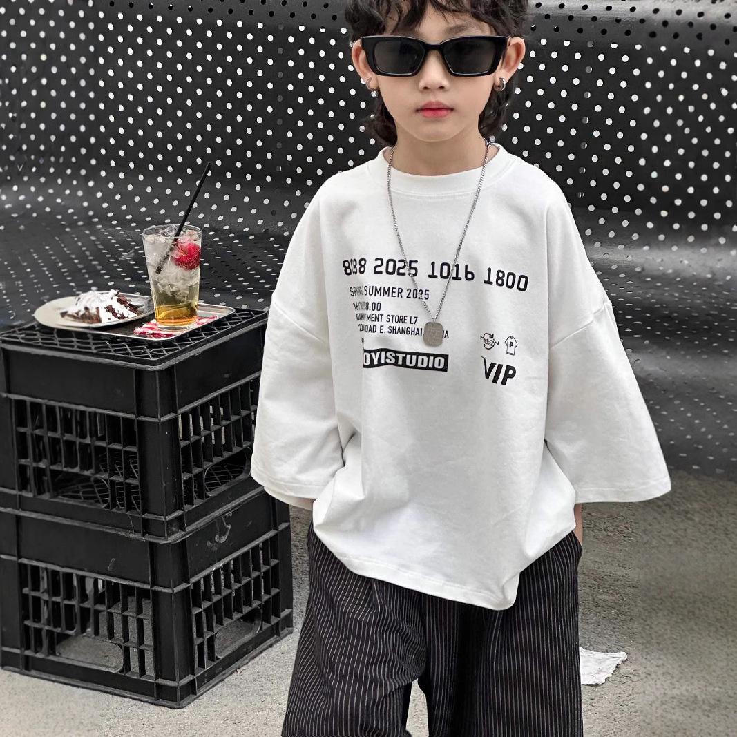 

Весна 2025 Модная футболка с рукавом до локтя для мальчиков в корейском стиле - Универсальная, свободного кроя, с коротким рукавом для детей маленького и среднего возраста 120 cm белый