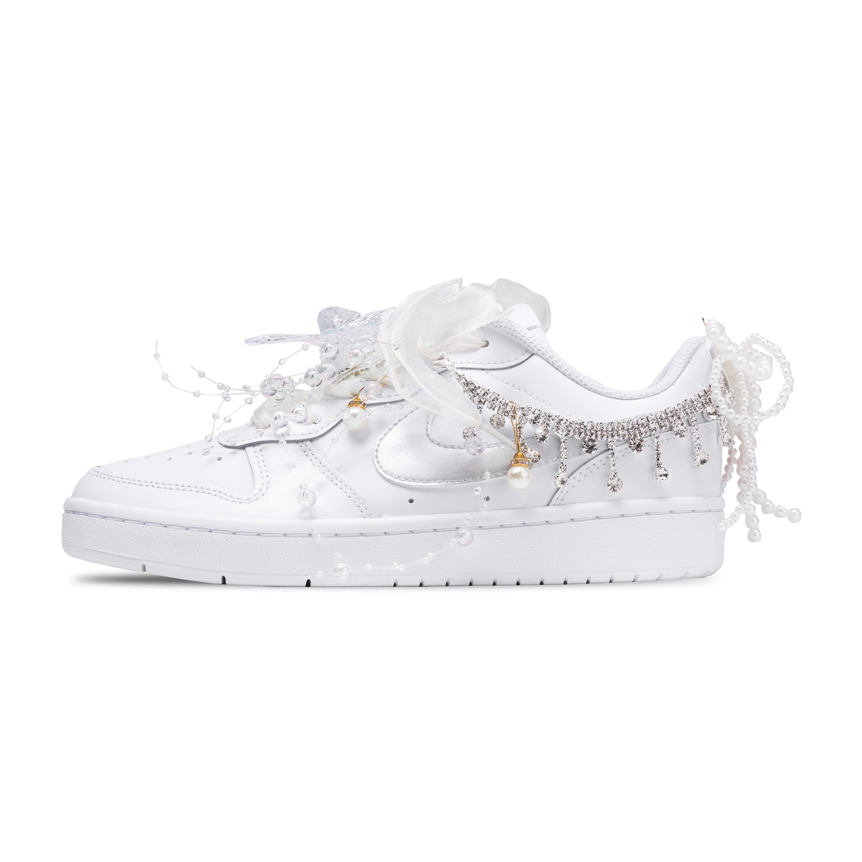 

Nike Court Borough GS Star Moon Promise, Solar Power Low top Skateboard Shoes Women s White Silver BQ5448-100(Team422-) 35.5