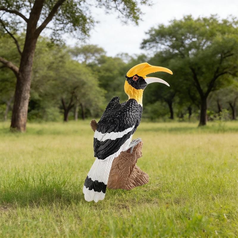 Tropical Forest Bird Ornament: Hornbill & Lovebird Cognitive Simulation for Garden & Home Decoration