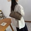 Autumn and winter retro small bag women's 2025 new fashion versatile shoulder underarm bag super fire portable baguette bag