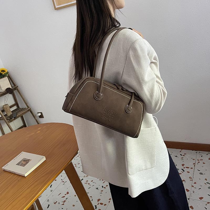 Autumn and winter retro small bag women's 2025 new fashion versatile shoulder underarm bag super fire portable baguette bag