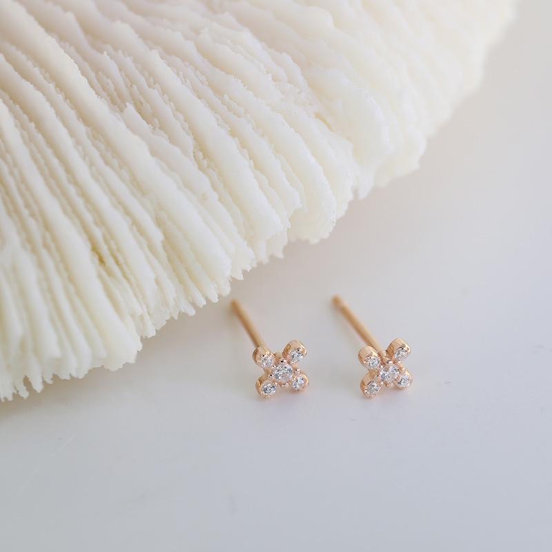 

Маленькие серьги-гвоздики с бриллиантовым крестом для женщин Простые и универсальные серьги