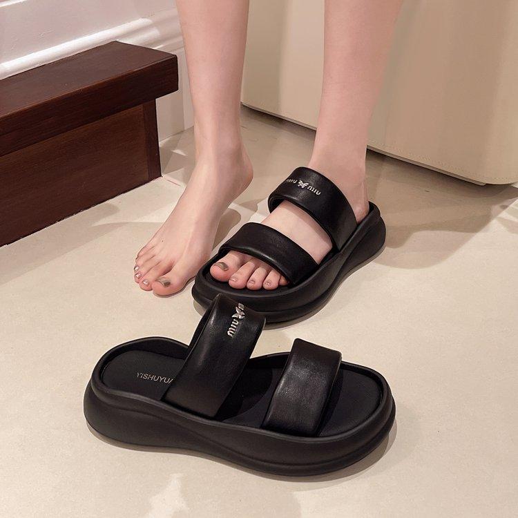 

Thick-soled super fire cool slippers women s 2025 summer new non-slip and height-increasing one-word drag casual soft-soled beach shoes 35