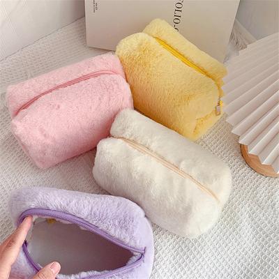 Kadınlar için Yumuşak Peluş Makyaj Çantası Kış Yeni Kabarık Kozmetik Makyaj Saklama Çantası Kılıf Kız Seyahat Tuvalet Malzemeleri Yıkama El Çantası