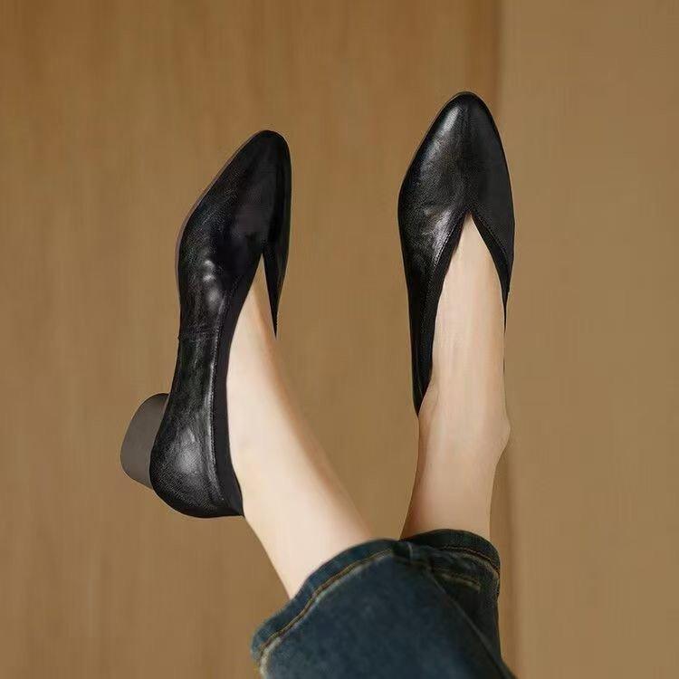 Retro Shallow Pointed Single Shoes 2025 Spring New Low Heel Lightweight Low Heel Small Leather Shoes Soft Leather Soft Sole Work Shoes