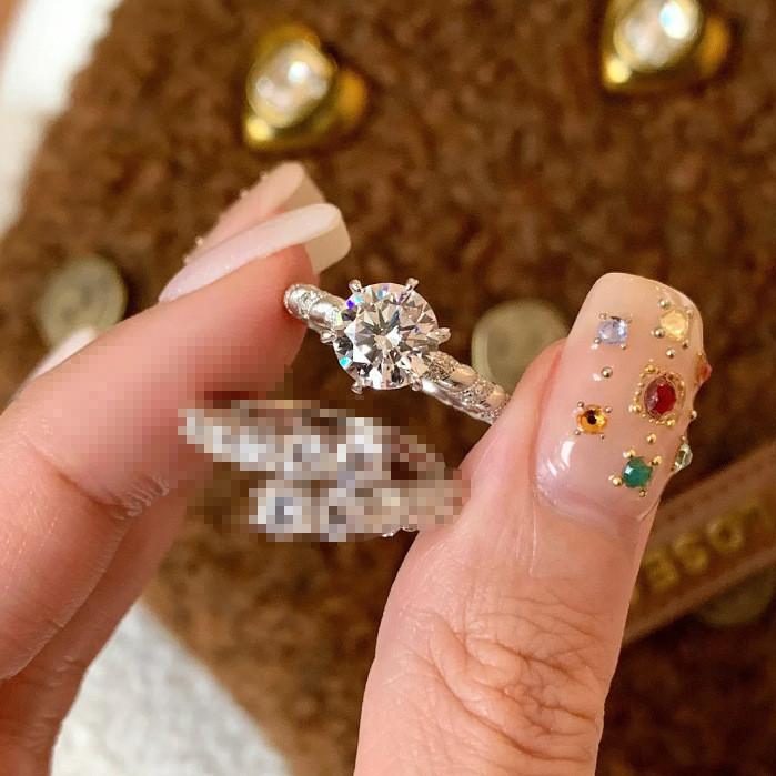 

Unique Six Claw Twisted Design Copper Diamond Ring For Elegant Wear Womens J5352