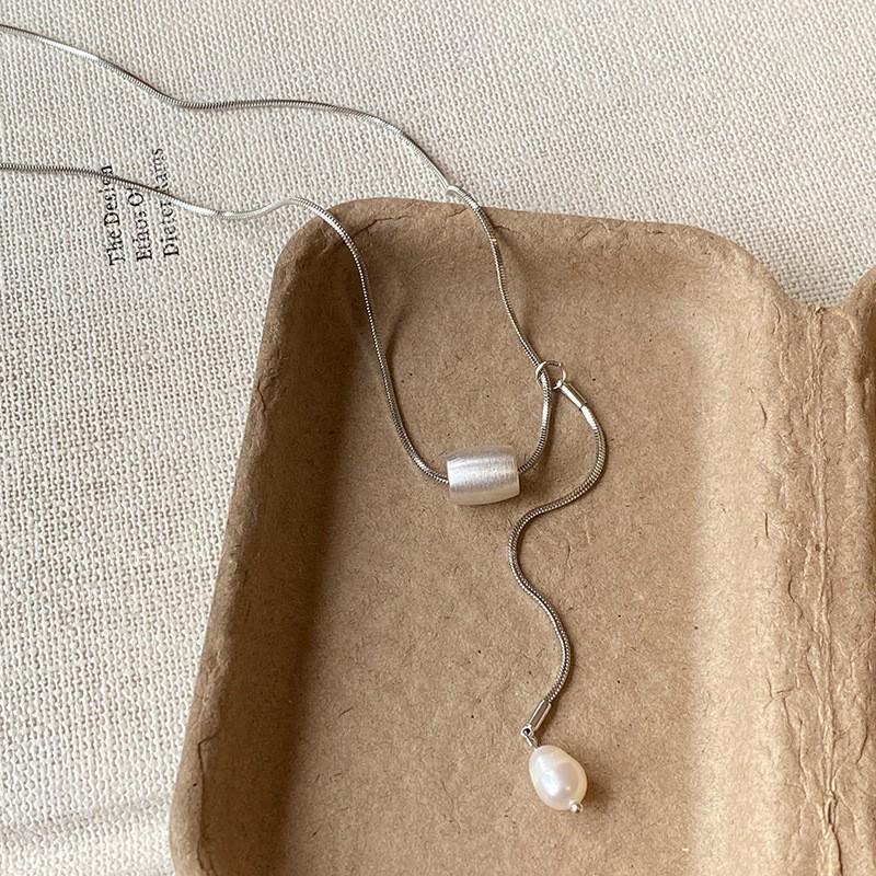 Women's Minimalist Water Drop Pendant Necklace - Versatile Autumn/Winter Fashion Long Sweater Chain