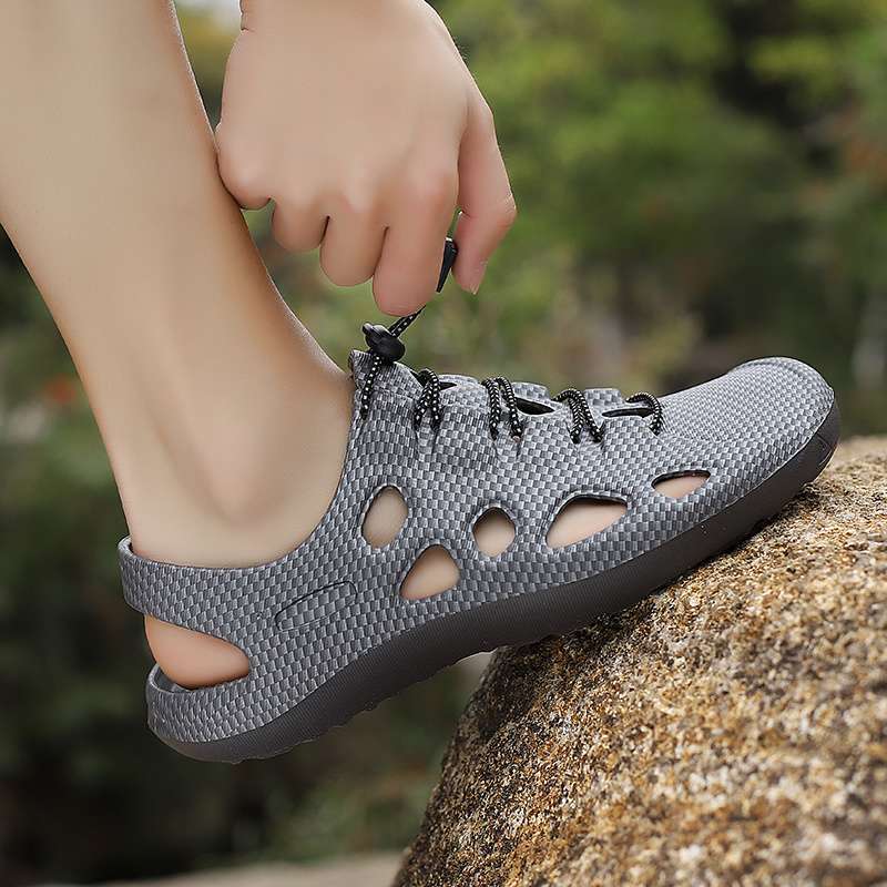 Sandals men's outdoor sports mountaineering and wading shoes soft sole non-slip deodorant hollow beach driving casual hole shoes