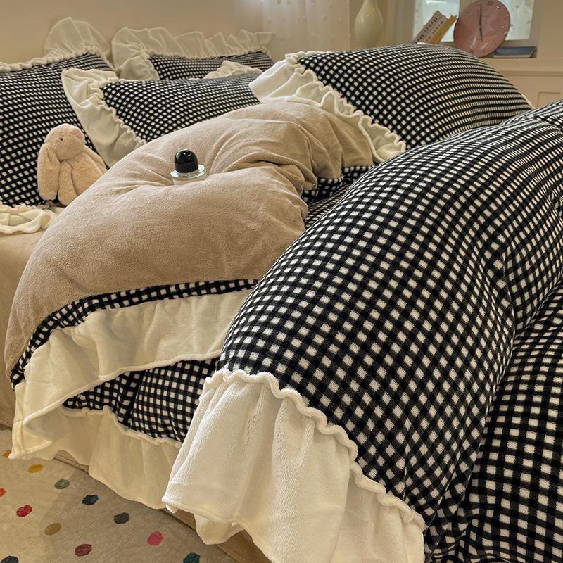 

Утолщенный Молочный Флис Кровать Четыре Предмета Кружево Принцессы Коралловый Флис Простыня Пододеяльник Три Предмета Постельное Белье 1.2m sheet 3pc 150 * 200cm quilt core