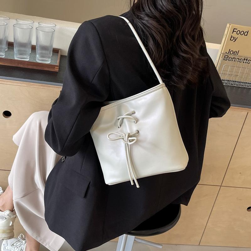 Fashion large-capacity bag women's 2025 spring new versatile high-value shoulder bag premium texture bucket bag women