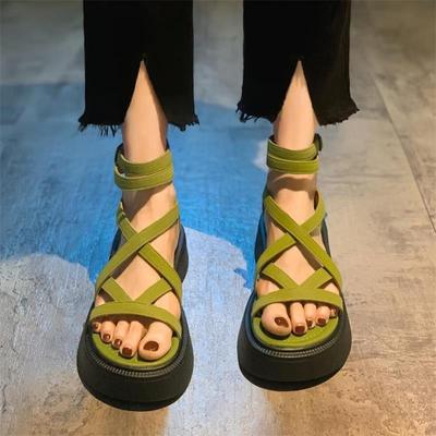 2024 Sandales à Talons Épais pour Femmes Nouvelles Chaussures à Bout Ouvert Creuses Sandales Décontractées Tendance Chaussures Plates Romaines d'Été pour Femmes