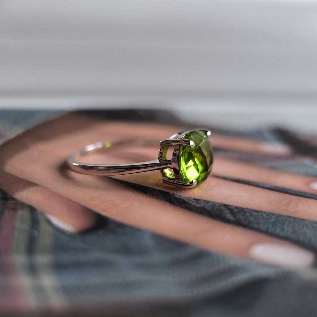 Серебряное кольцо с хризолітом, вес изделия 2,16 гр (60002170)
