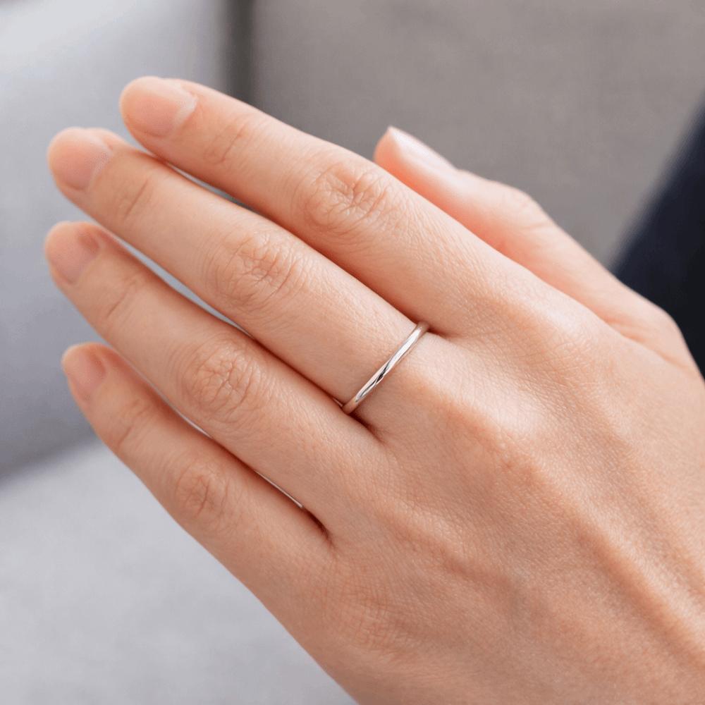 2MM Dünne Ringe Langlebige Titanstahlringe Punk Stapelbare Schlichte Bandringe Midi Ring