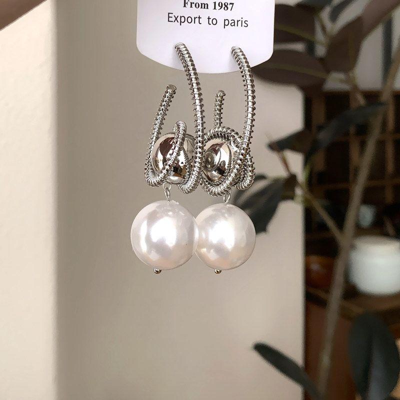 Fashion Exaggerated Design Metal Personalized Pearl Earrings Silver