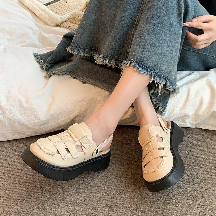 

Женские сандалии с толстой подошвой и выемкой в виде мешка для обуви, лето 2024, новые римские тапочки с дырочками и клеткой для свиней, уличные тапочки Mori Roman 35 чёрный