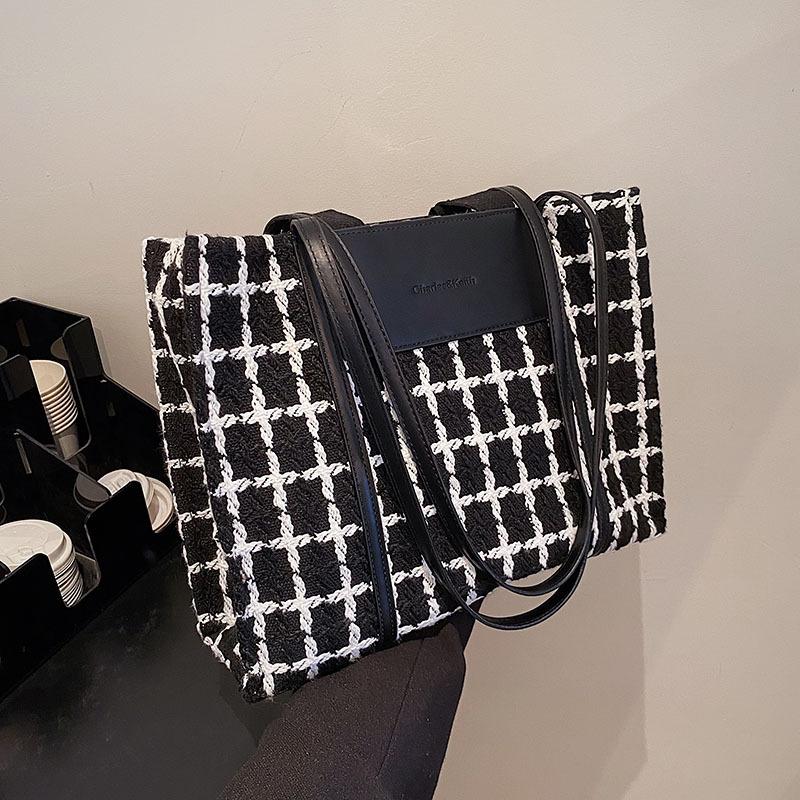 Casual large-capacity bag women's spring and summer new fashion woolen shoulder bag commuting simple portable tote bag