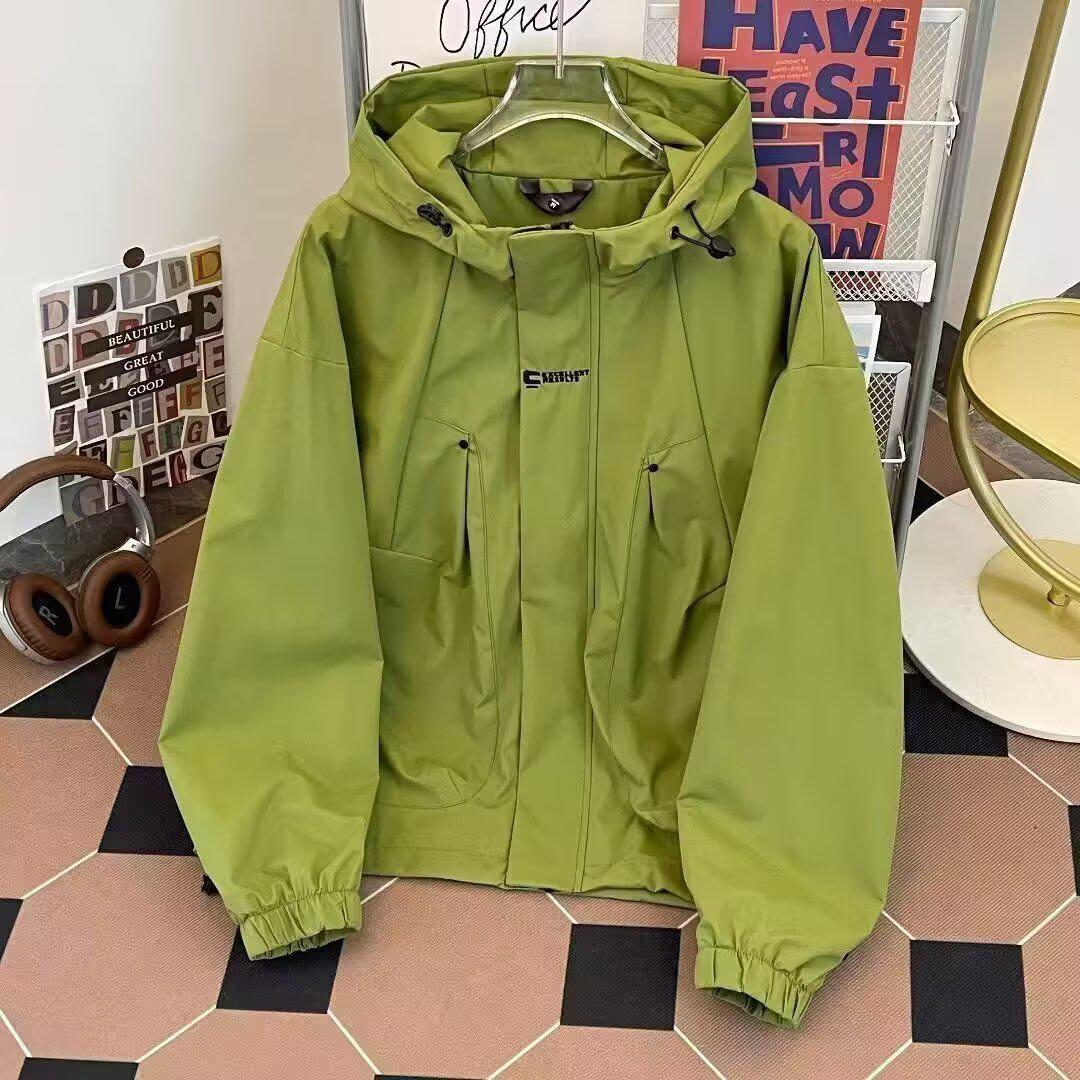 

Мужская ветровка с капюшоном и вышивкой: Модная, Повседневная, Водонепроницаемая куртка для весны и осени - Молодежный спортивный стиль с защитой от солнца. L зелёный