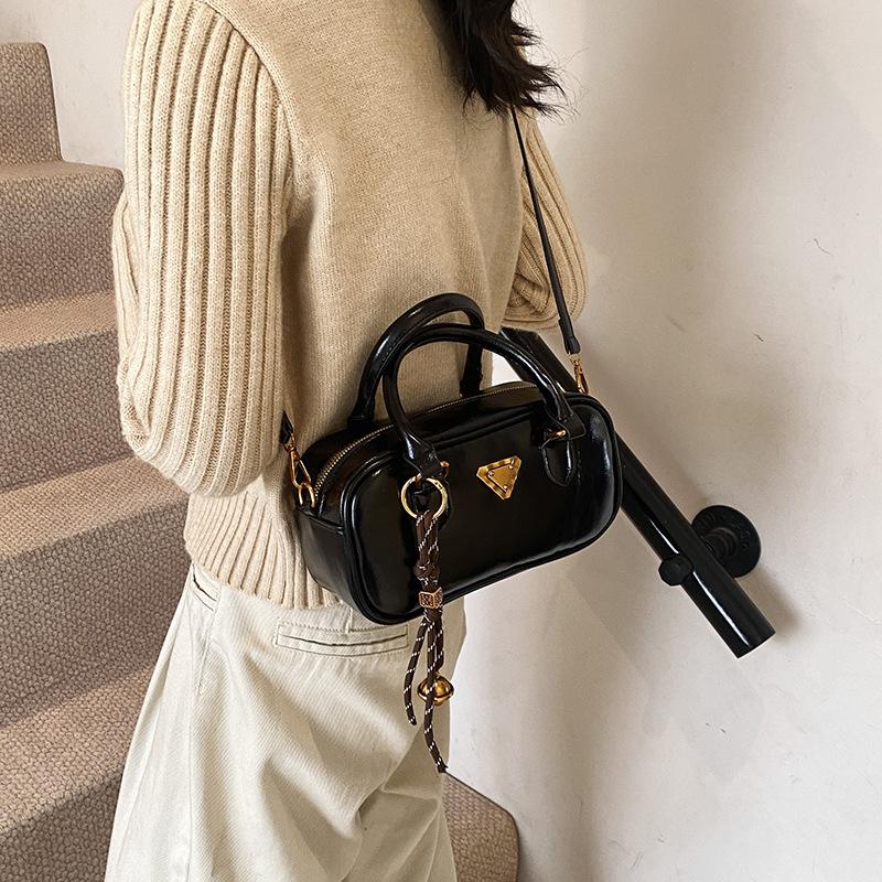 Premium texture small bag women's 2025 autumn and winter new portable pillow bag Boston design commuter messenger bag